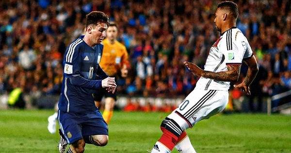 "Vũ trụ bóng đá ngược đời": Messi vô địch World Cup với ĐT Argentina
